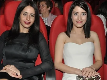 Hazal Kaya hayranlarını sevindiren haber