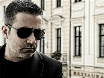 Emrah Türkiye'yi terk ediyor!