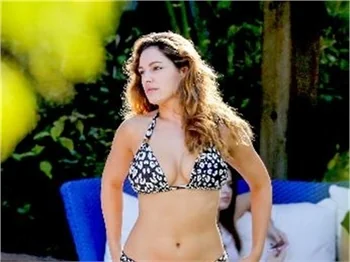 Kelly Brook: Kıvrımlarımı seviyorum!