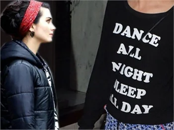 Tuba Büyüküstün'ün T-shirt’ü konuştu!