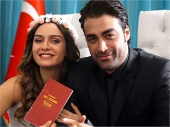 Birce Akalay ve Sarp Levendoğlu'nun düğün tarihi!