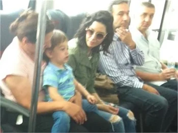 Ahu Yağtu ve Kemal bebek otobüste!