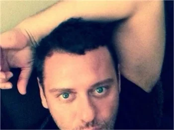 Gisele, Mert'e soyundu!