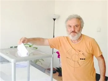 Oyuncular sandık başında