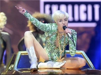 Miley Cyrus sınır tanımıyor!