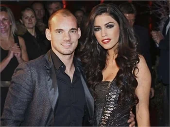 Yolanthe'dan Sneijder'e destek!