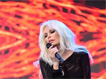 Ajda Pekkan'ın şarkı sözü sıkıntısına çözüm!