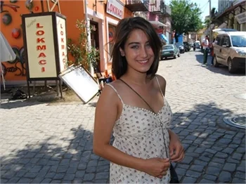 Hazal Kaya fanları harekete geçti!