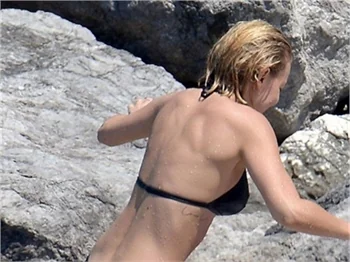 Lara Bingle'den çekici kareler!
