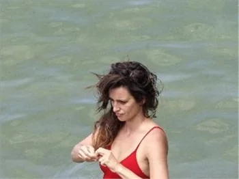 Penelope Cruz hamilelik kilolarından kurtulamadı!