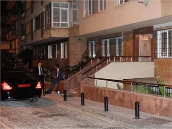 Başbakan, şarkıcı Murat Göğebakan'ı ziyaret etti