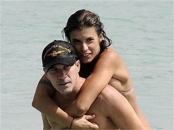 Sahildeki seksi leopar, Elisabetta Canalis