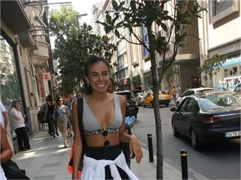 Asena Erkin kendini kaybetti!