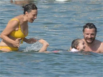 Yeşim Salkım ile Hakan Eratik'in aşk tatili!