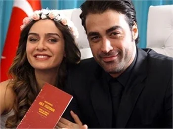 Birce Akalay gelinlik provasında!