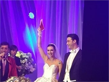 Sarp Levendoğlu ve Birce Akalay balayında!