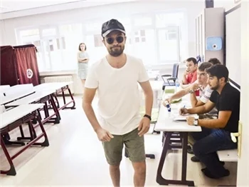 Ünlü isimler sandık başında!