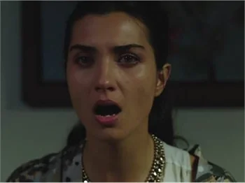 Kara Para Aşk'ta Ömer Elif'e yardım elini uzattı!