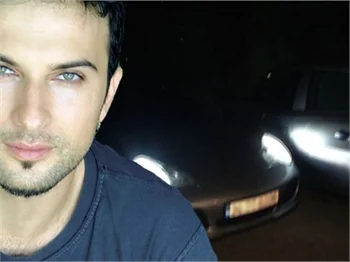 Tarkan sevgilisiyle yakalanınca kaza yaptı!