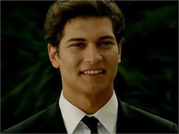 Çağatay Ulusoy'un yeni evi!
