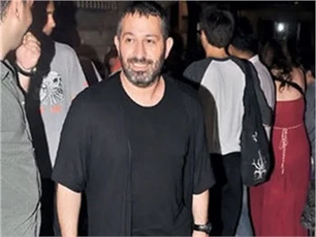 Cem Yılmaz: Düzyazıya aldanmayın, ben daha komiğim