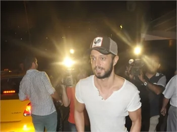 Murat Boz sevgilisi için bunu da yaptı!