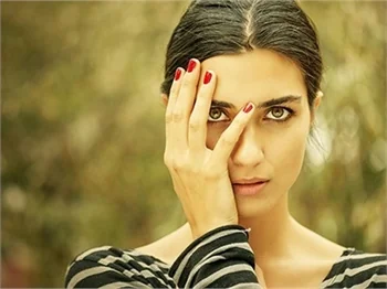 Tuba Büyüküstün'ün İtalya'dan ilk mesajı!