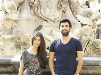 Kara Para Aşk yeniden aşıklar şehri Roma'da!