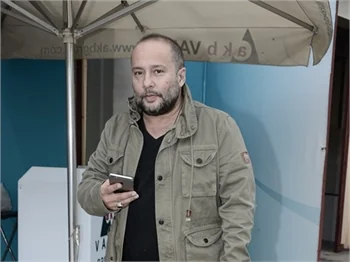 Ünlüler Akmerkez'den çıkmıyor!