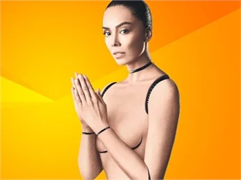 Azra Akın robot oldu!