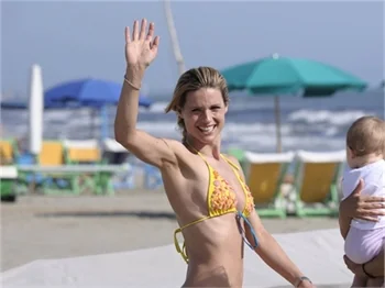 Michelle Hunziker sahilde!