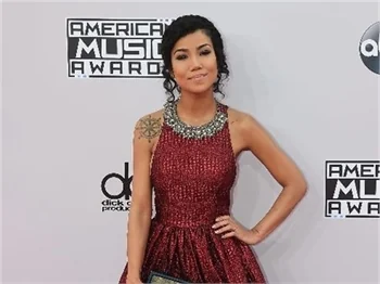 42. Amerikan Müzik Ödülleri töreninde şıklık yarışı