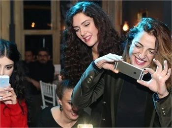 'Karadayı'nın Suna'sı İrem Kahyaoğlu'nun doğum günü kutlaması