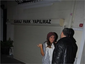 Burçin Abdullah sokakta ağladı!
