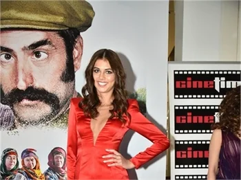 Mucize filminin galasına ünlü yağmuru!