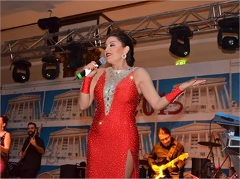Aşkın Nur Yengi: Bu şişe de üzerime yapıştı!