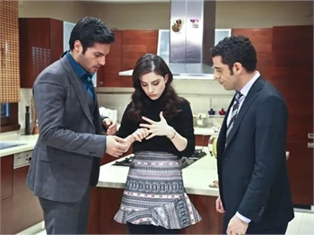 "Kiraz Mevsimi"nde Öykü iki arkadaşın arasında!