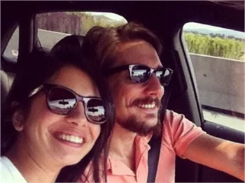 Engin Hepileri ile Beyza Şekerci nişanlandı!