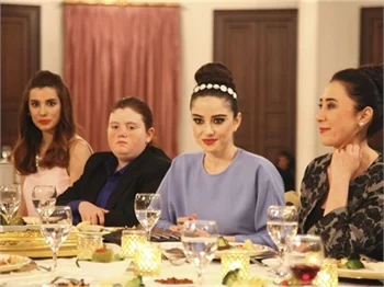 Kiraz Mevsimi'nde Öykü gelinlik giydi ama...