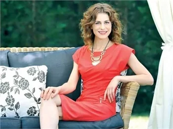 Paramparça'nın güzel oyuncusu Ebru Özkan!