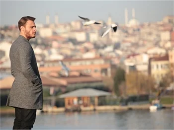 Kerem Bürsin hayranları oraya akın etti!
