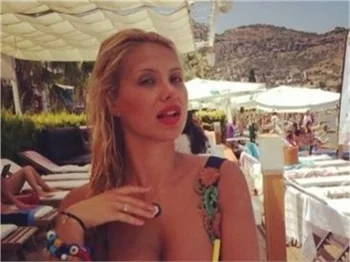 Esra ve Ceyda kapak oldu!