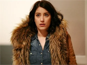 Hazal Kaya'dan bir ilk!