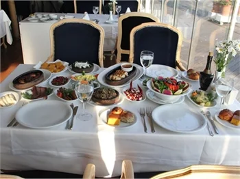 Marina'nın en popüler restoranlarından; "Papalina"