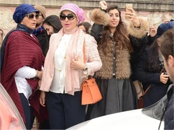 Tuba Büyüküstün'ün Arap hayranları seti bastı!