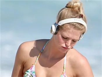 Erin Heatherton'ın müzik keyfi!