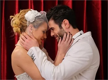 Güzel Köylü'deki sevişme sahneleri sosyal medyaya düştü!