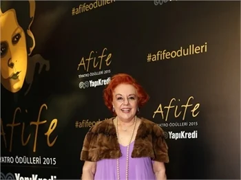 19. Afife Tiyatro Ödülleri Töreni'nde şıklık yarışı!