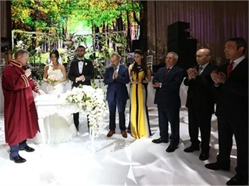 Selçuk Şahin'in düğününde şıklık yarışı!