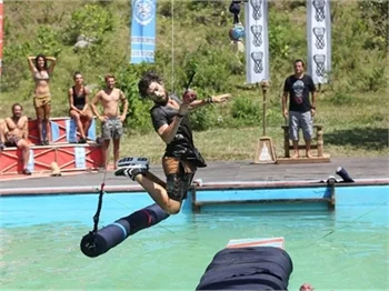 Survivor'a kim veda etti?